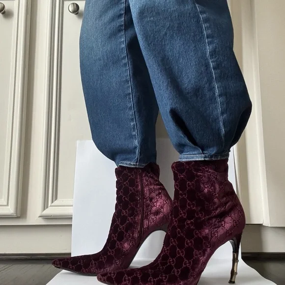 Gucci Purple Velvet Ankle Boots.
I wear a 8.5/9. These are just a tiny bit big. - Picture 2 of 7